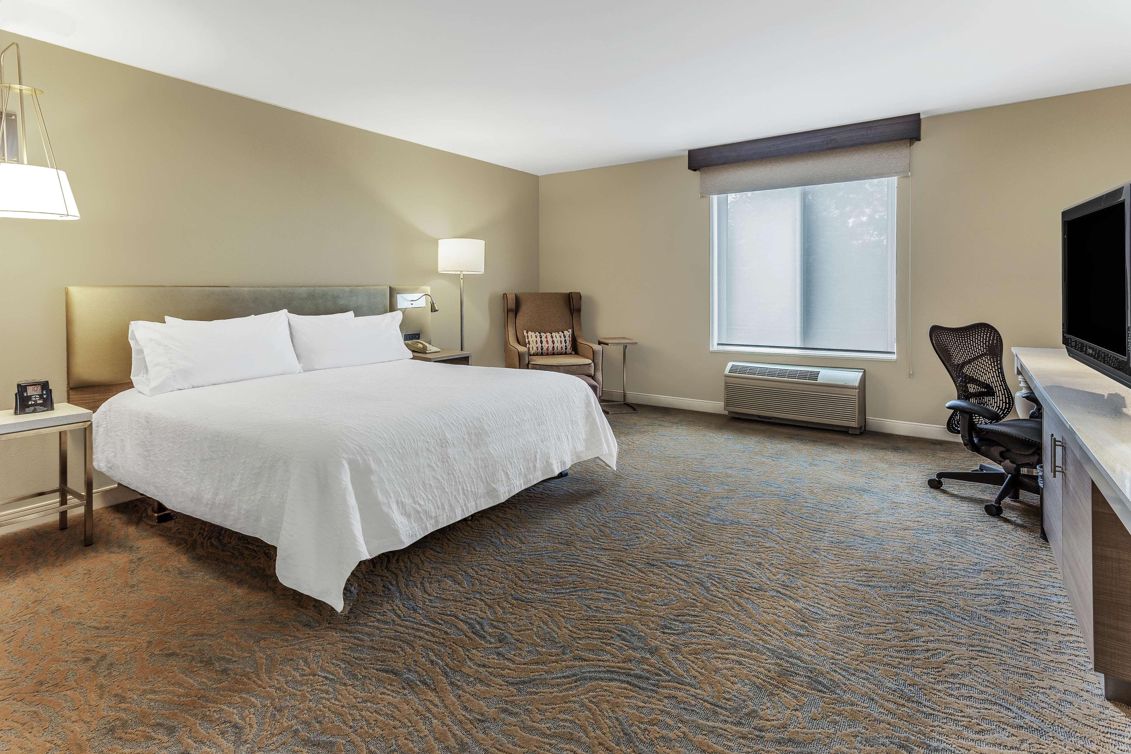 Hilton Garden Inn Сент-Чарльз Экстерьер фото