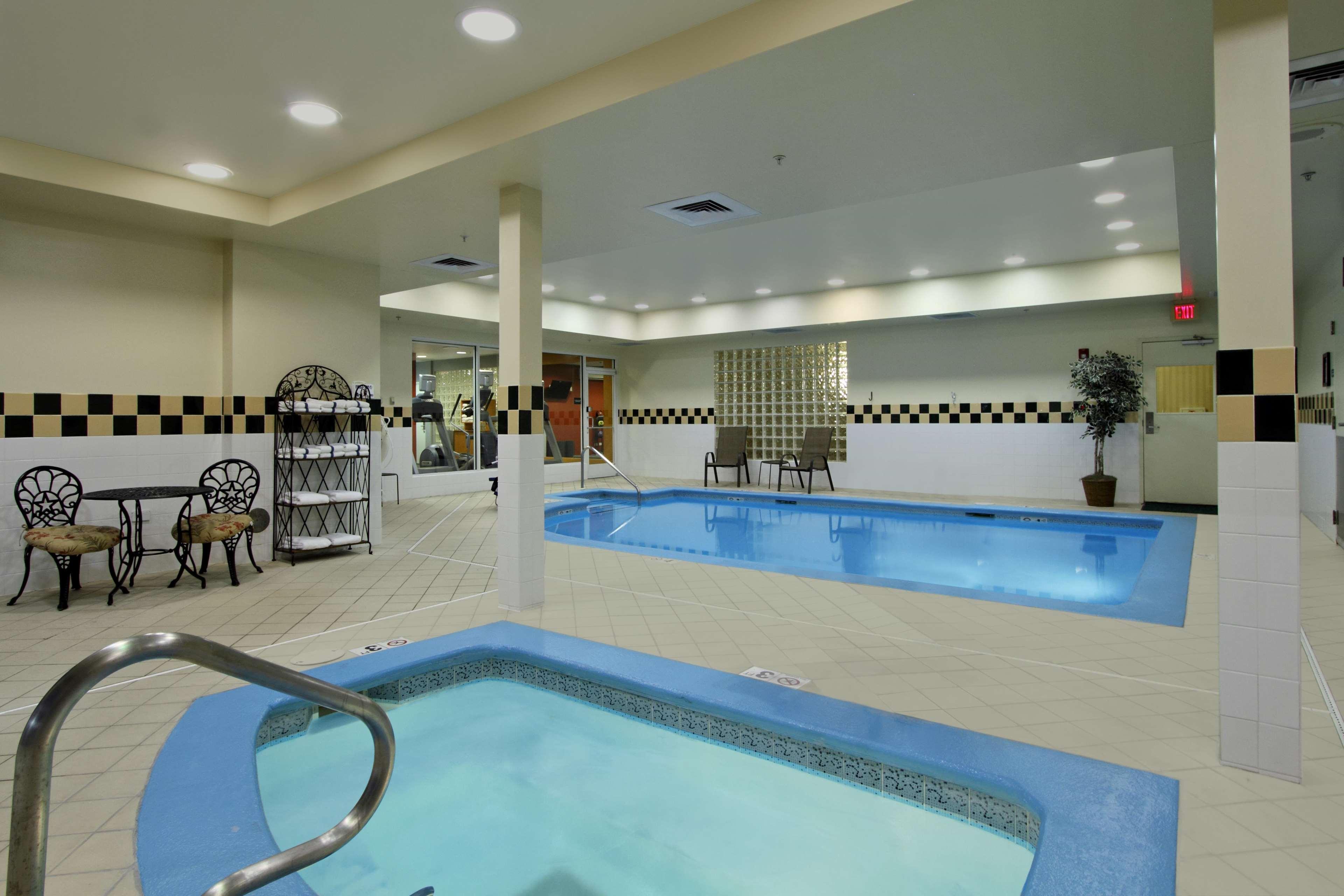 Hilton Garden Inn Сент-Чарльз Экстерьер фото