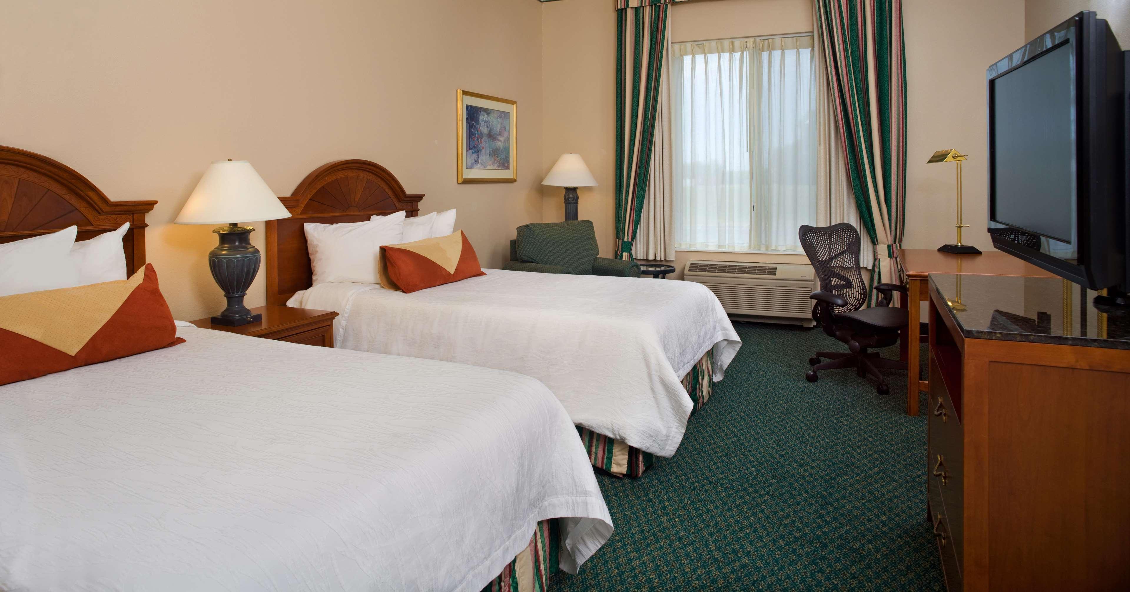 Hilton Garden Inn Сент-Чарльз Экстерьер фото