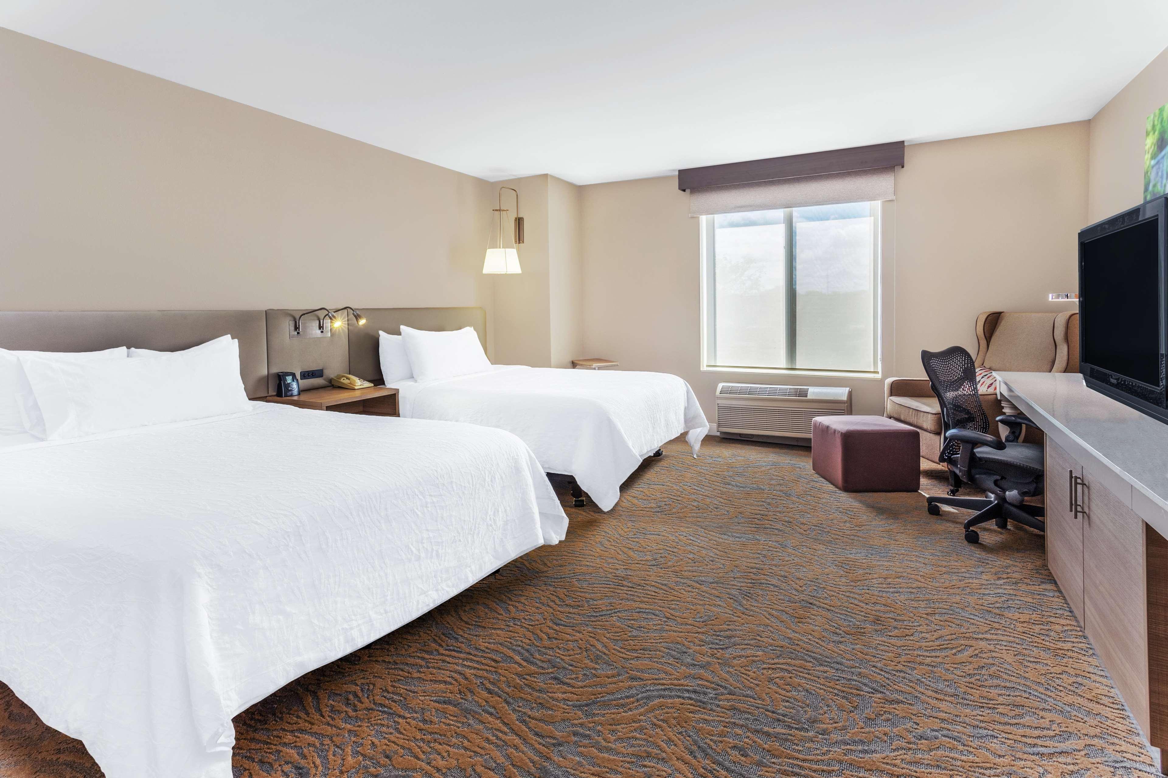 Hilton Garden Inn Сент-Чарльз Экстерьер фото