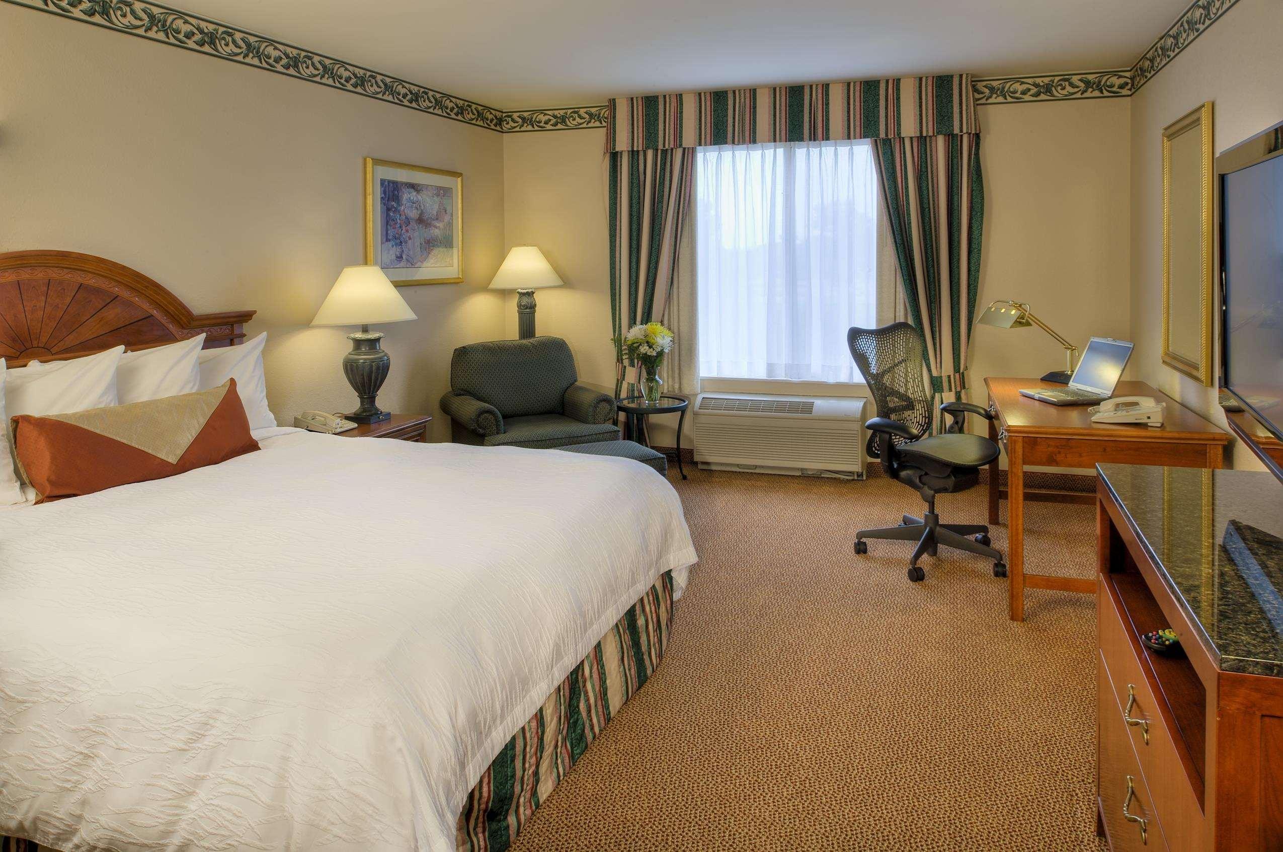 Hilton Garden Inn Сент-Чарльз Экстерьер фото