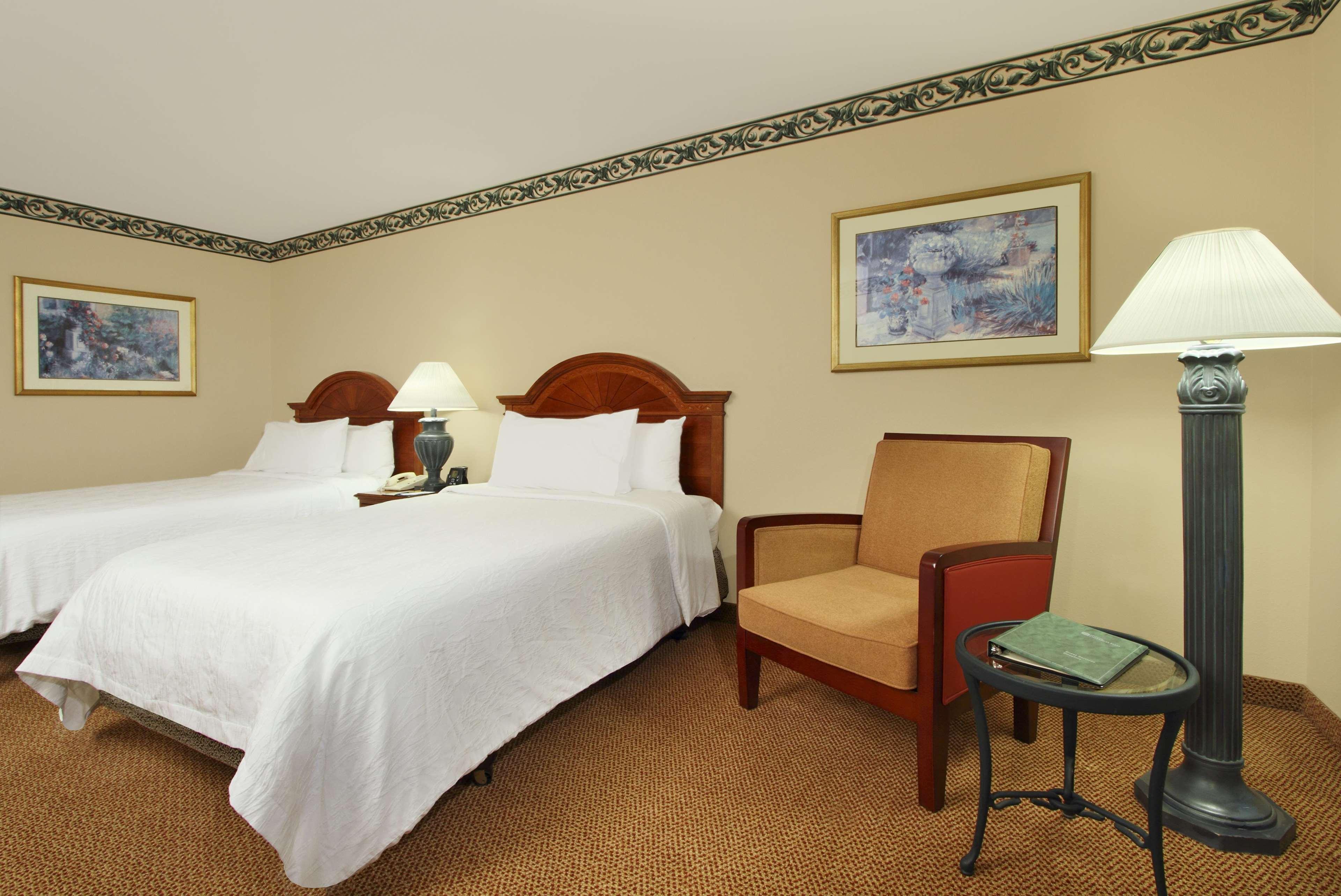 Hilton Garden Inn Сент-Чарльз Экстерьер фото