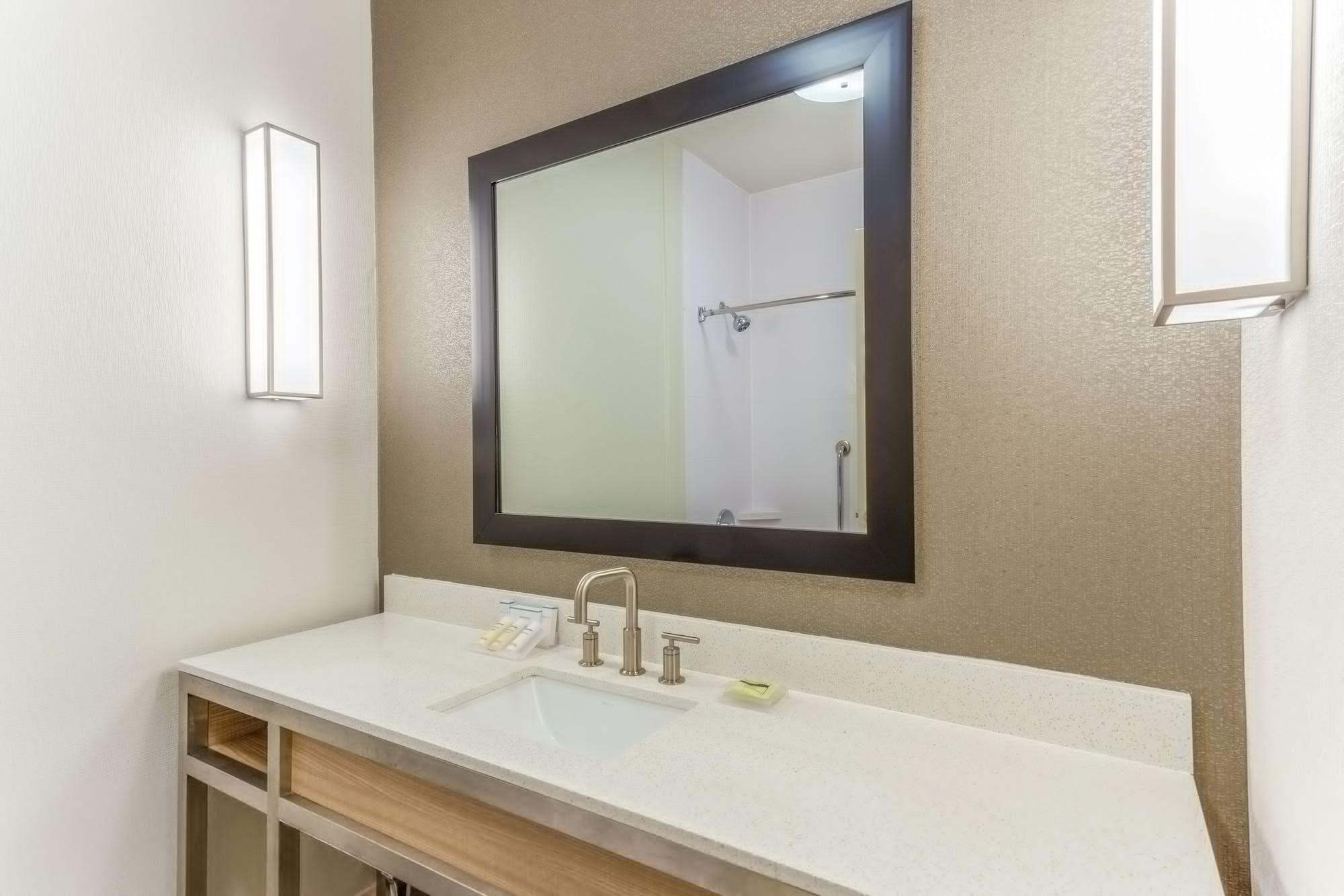 Hilton Garden Inn Сент-Чарльз Экстерьер фото