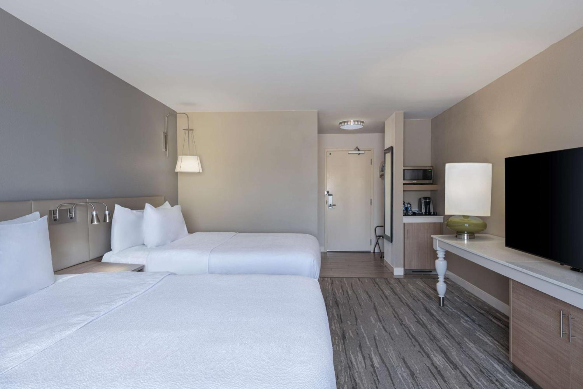 Hilton Garden Inn Сент-Чарльз Экстерьер фото