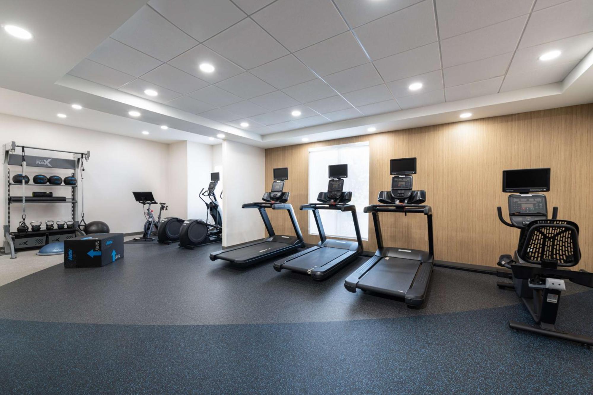 Hilton Garden Inn Сент-Чарльз Экстерьер фото