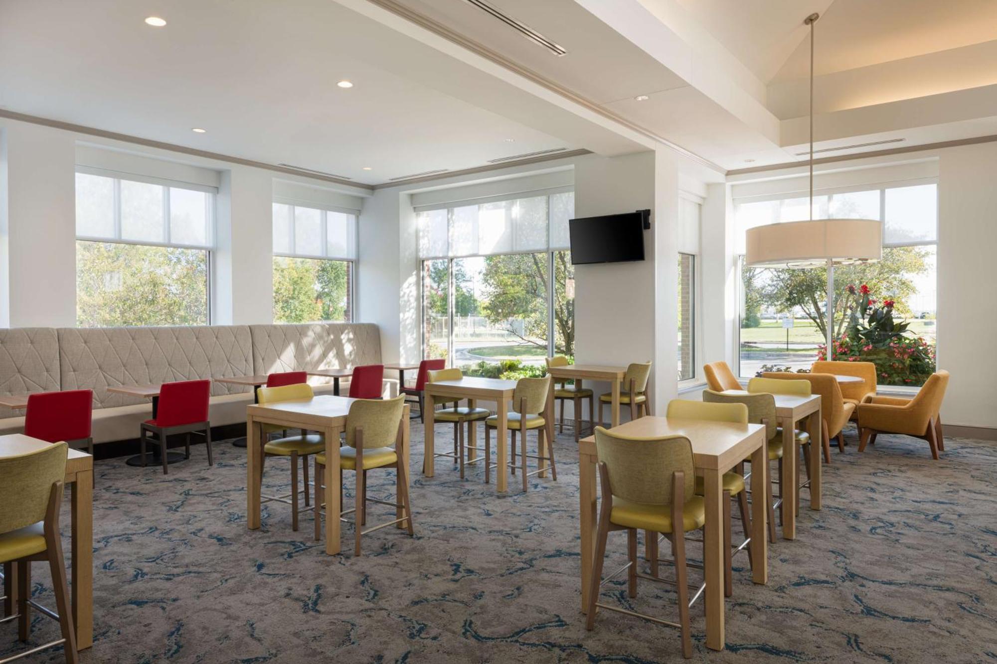 Hilton Garden Inn Сент-Чарльз Экстерьер фото