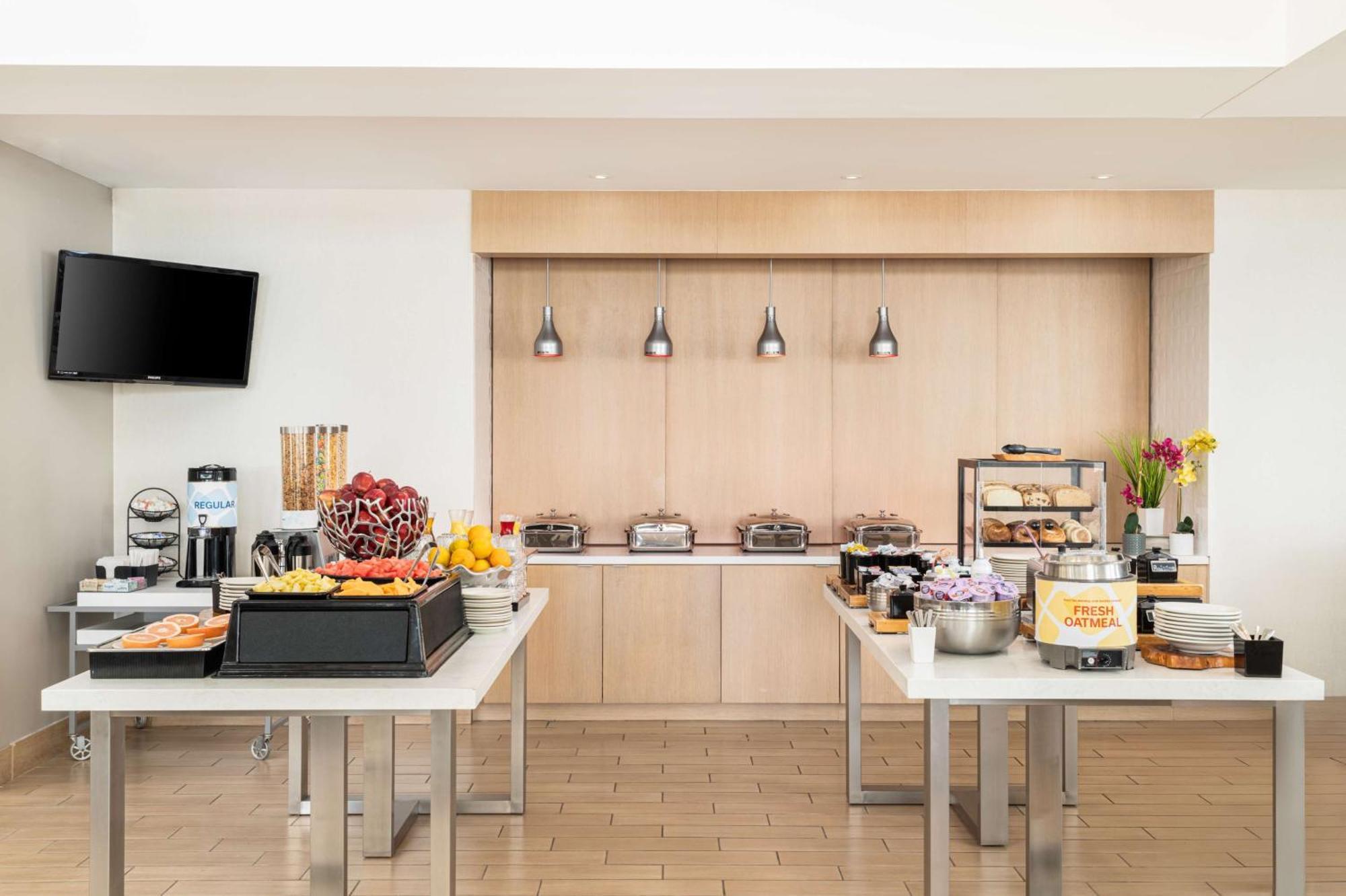 Hilton Garden Inn Сент-Чарльз Экстерьер фото