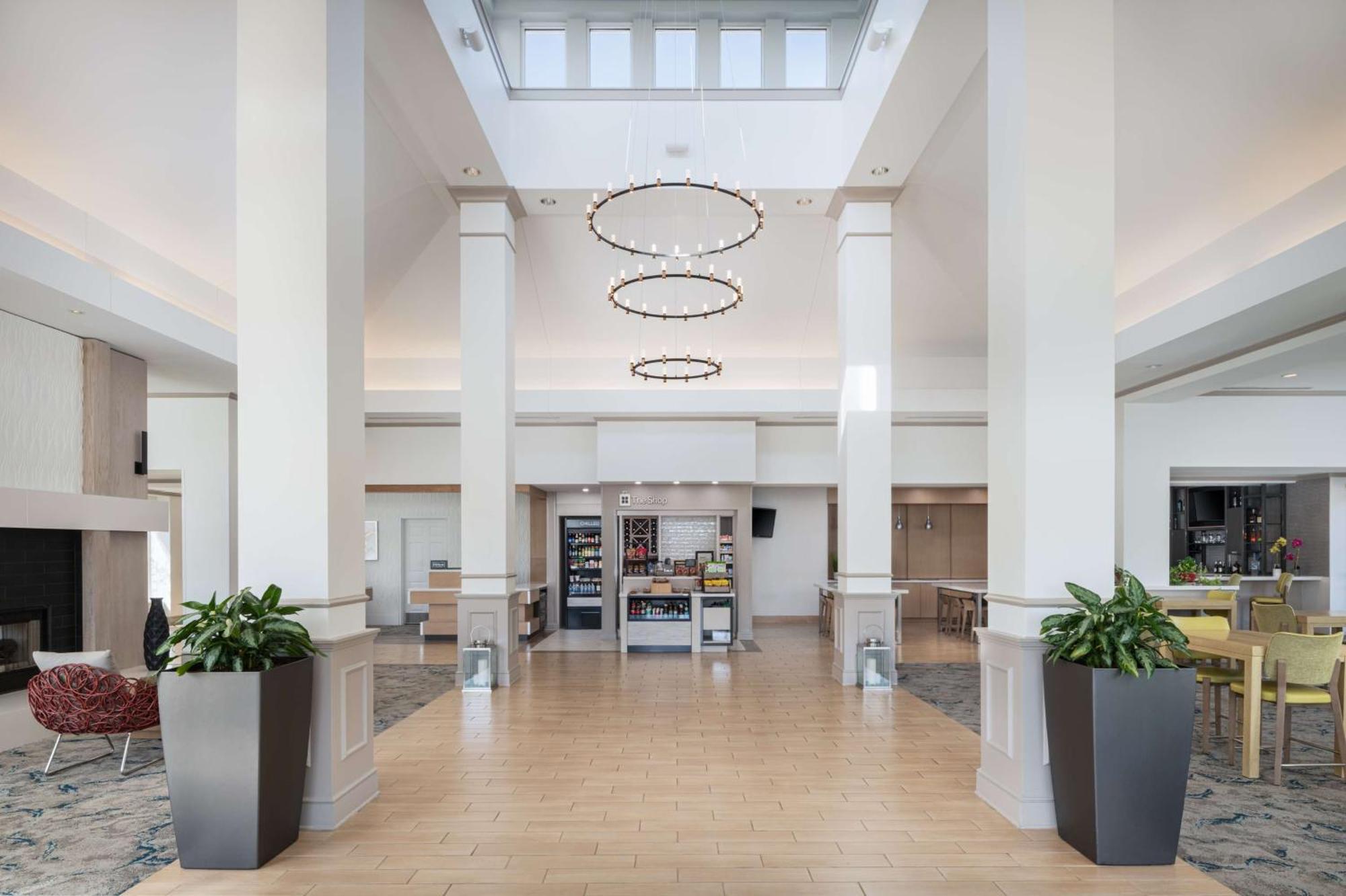 Hilton Garden Inn Сент-Чарльз Экстерьер фото